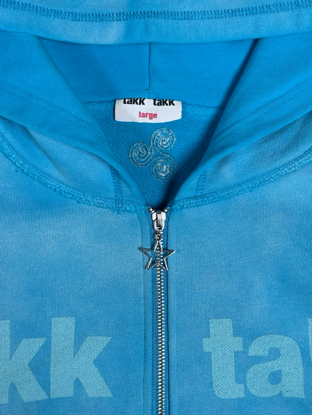 Takk Takk blá hettupeysa L