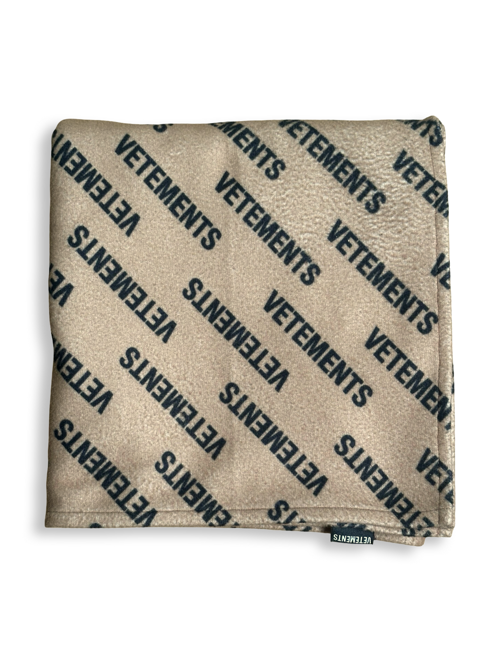 VETEMENTS klútur OS