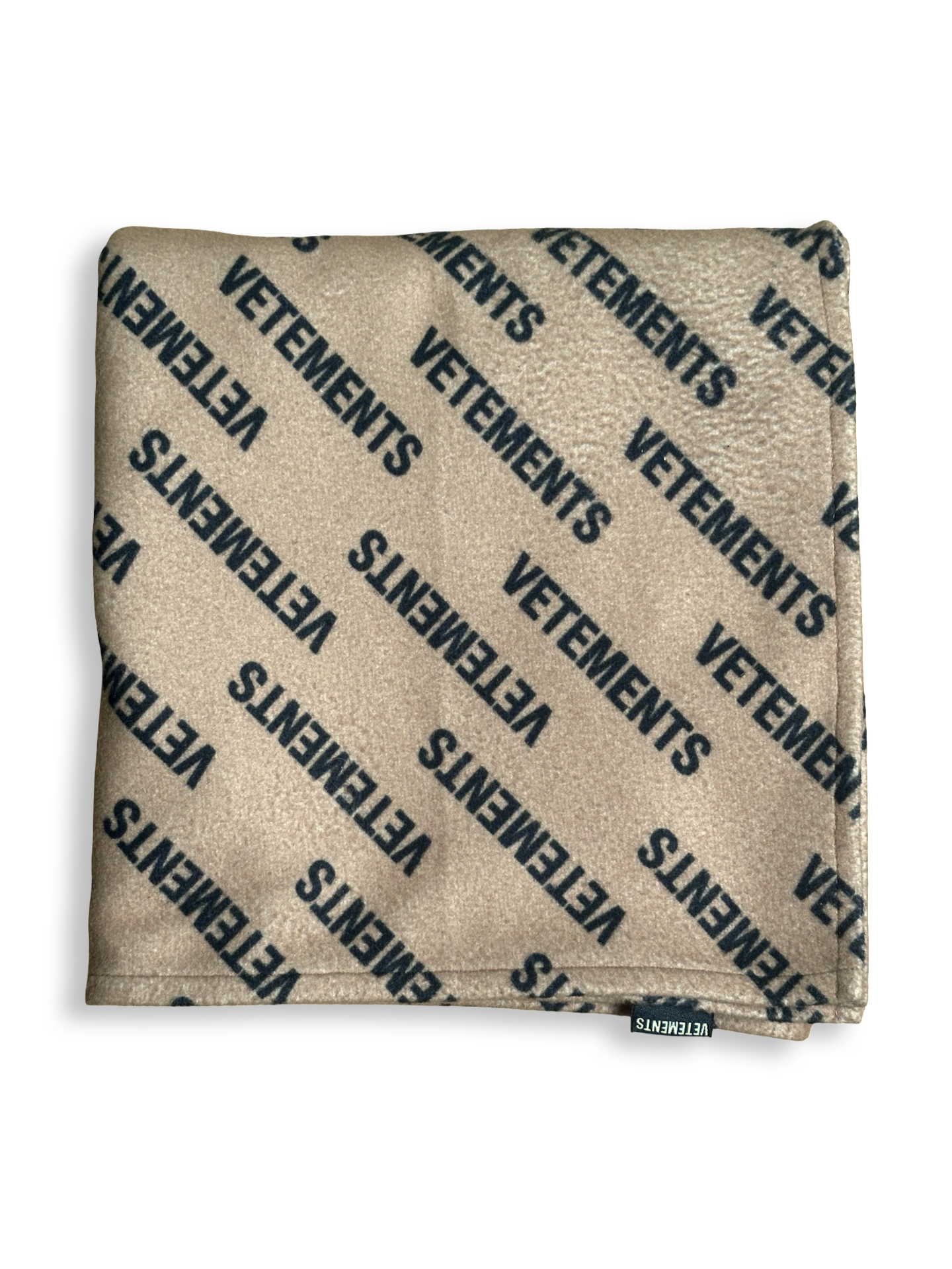 VETEMENTS klútur OS