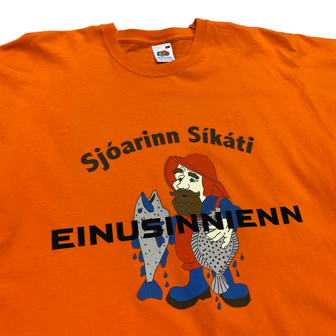 EINUSINNIENN Sjóarinn Síkáti bolur L